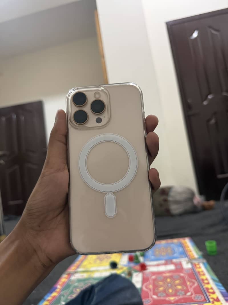 Apple iPhone 16 Pro Max 4