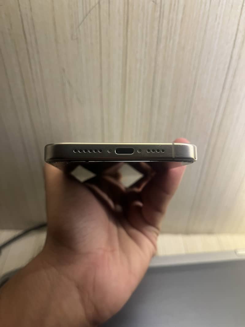 Apple iPhone 15 Pro Max 2