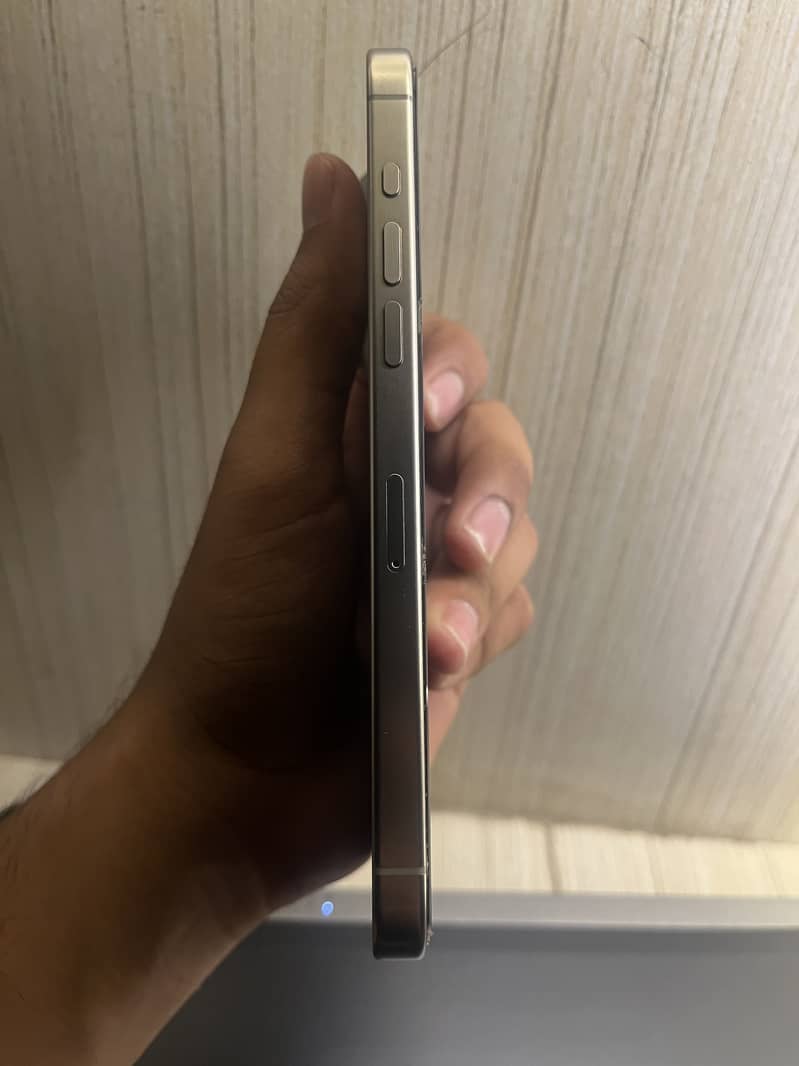 Apple iPhone 15 Pro Max 9