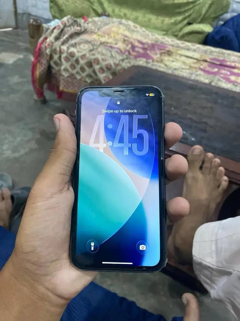 Apple iPhone 11 4