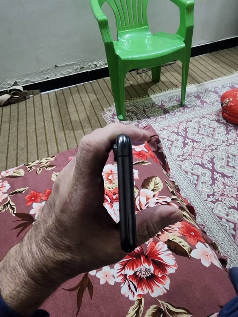 Apple iPhone XS 3