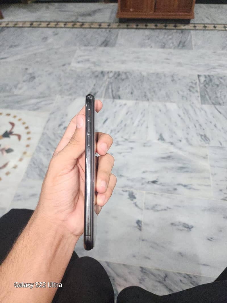 Apple iPhone XS 7
