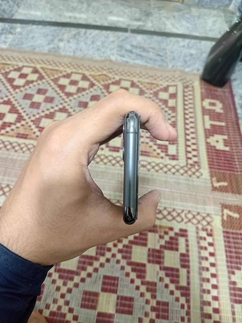 Apple iPhone 11 Pro 1