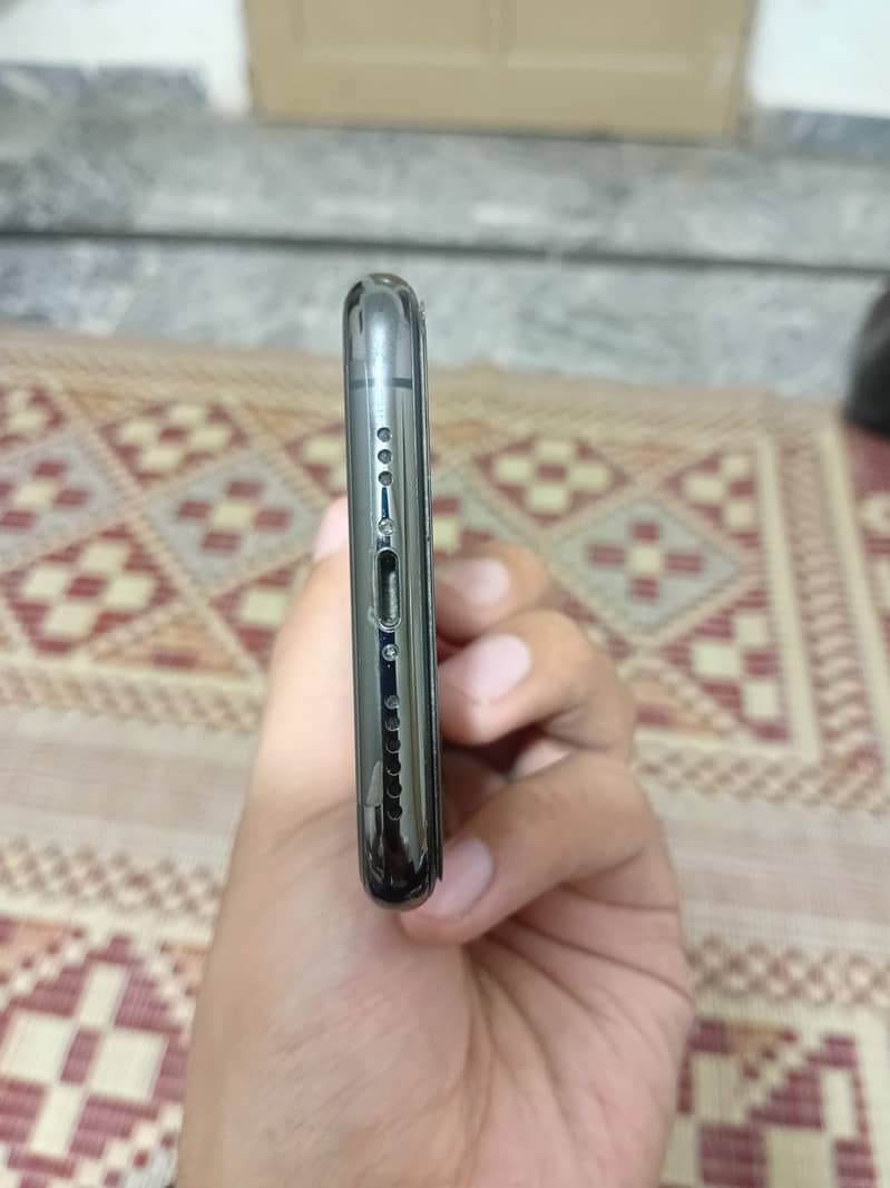 Apple iPhone 11 Pro 2