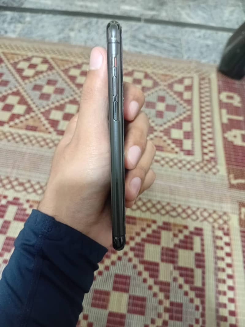 Apple iPhone 11 Pro 3
