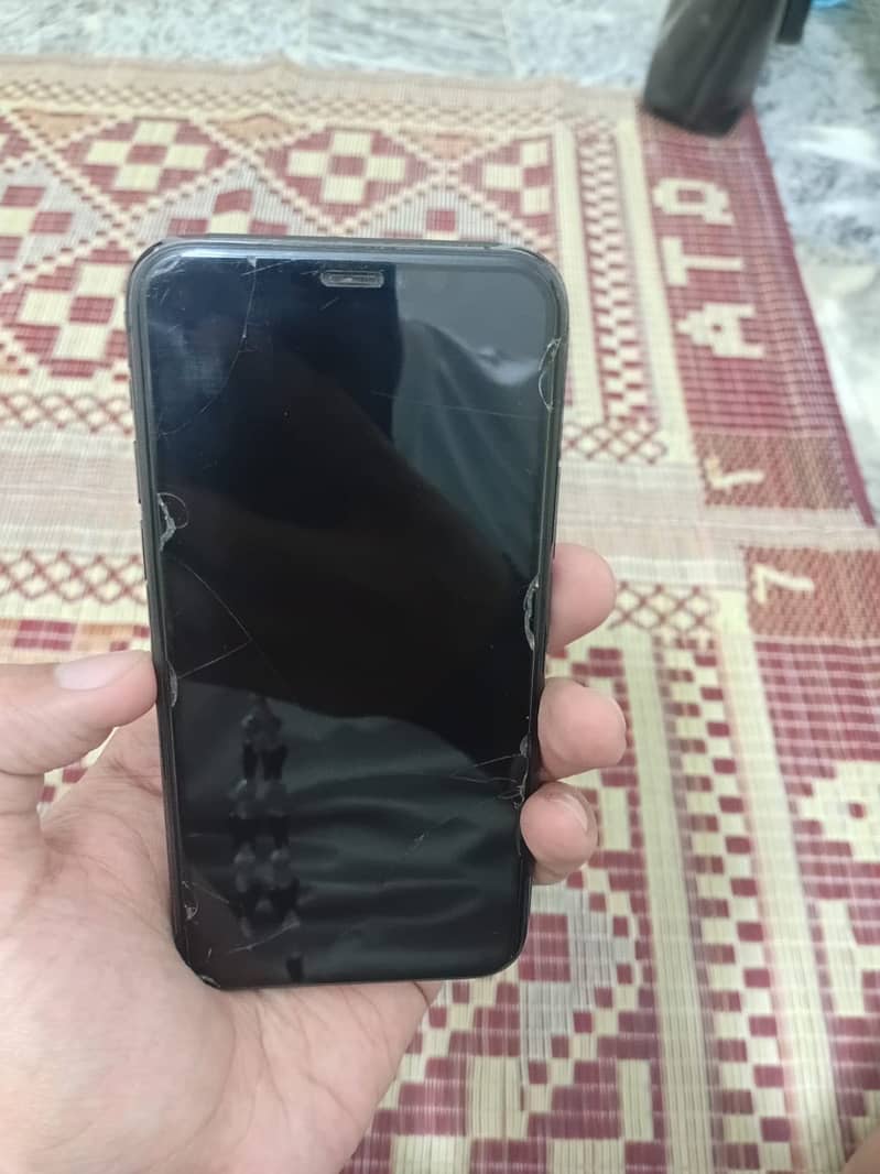 Apple iPhone 11 Pro 4