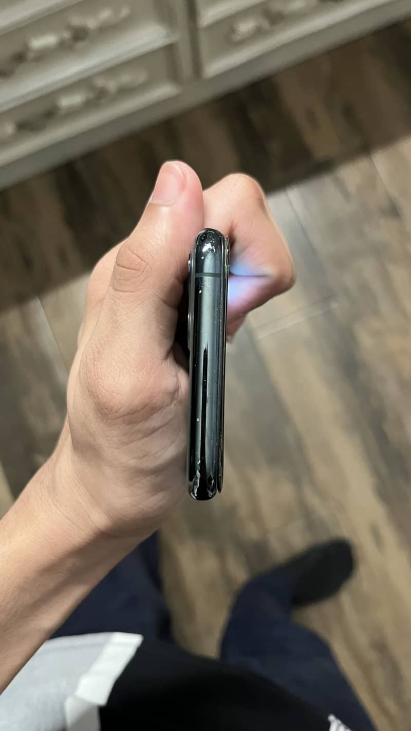Apple iPhone 11 Pro 2