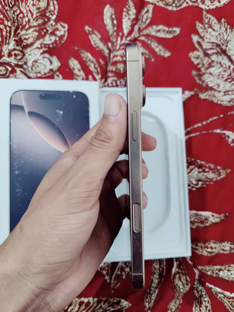 Apple iPhone 16 Pro Max 2