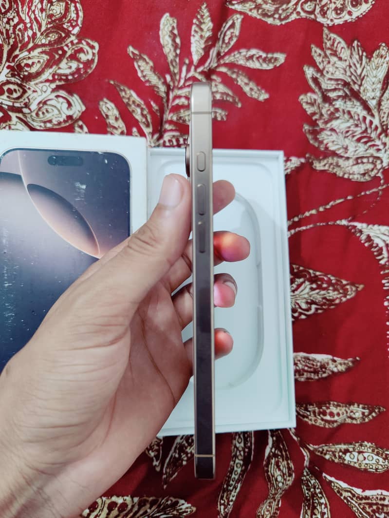 Apple iPhone 16 Pro Max 3