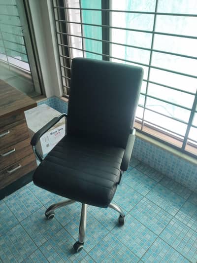 Table and chair for sale