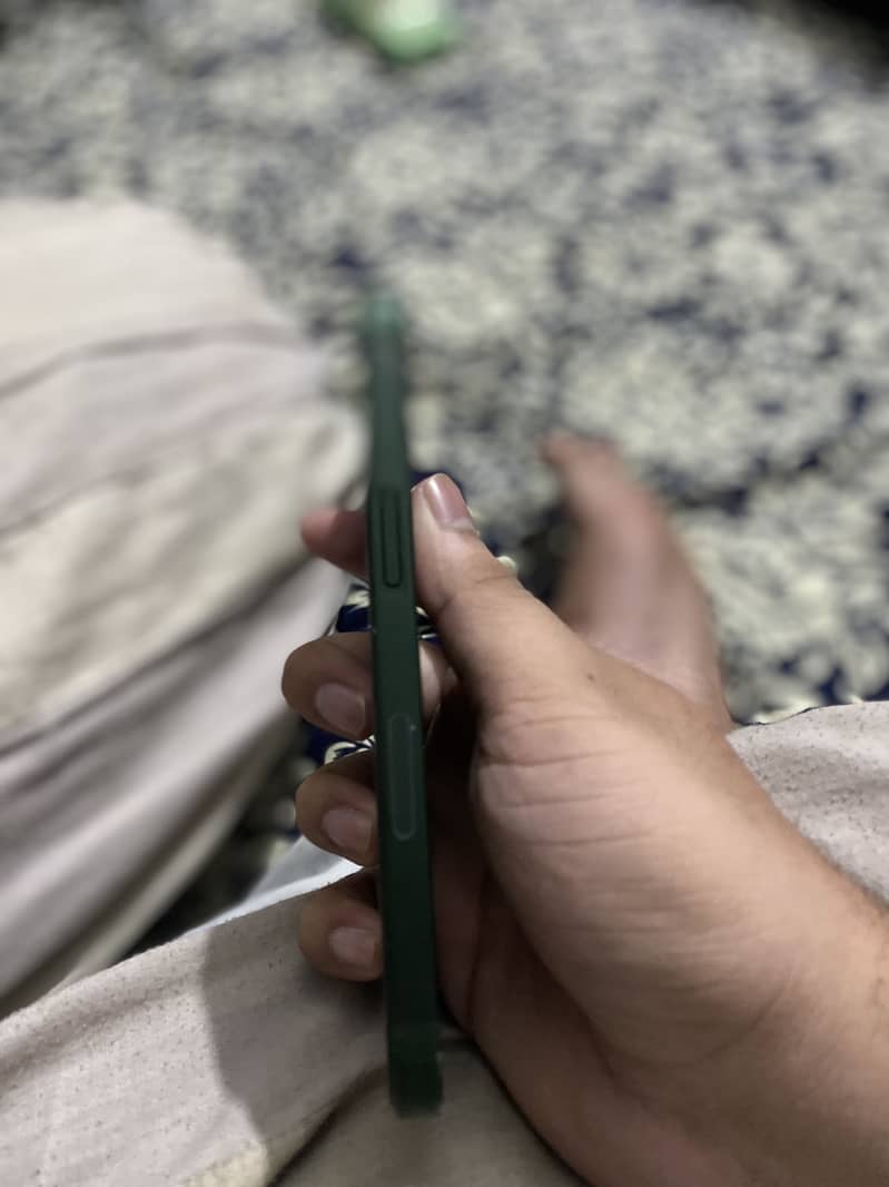 Apple iPhone 13 3
