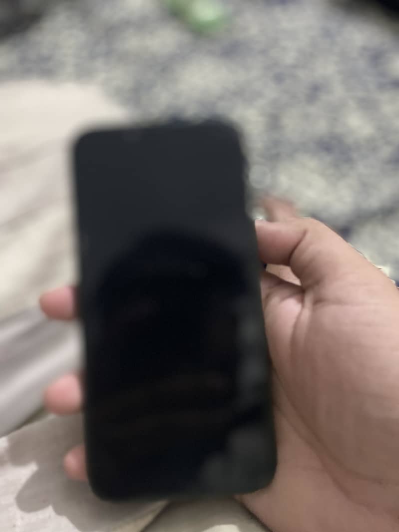 Apple iPhone 13 4