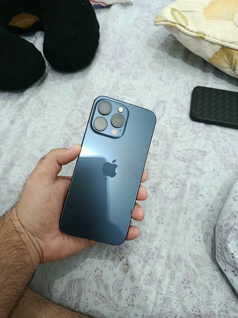 Apple iPhone 15 Pro Max 1