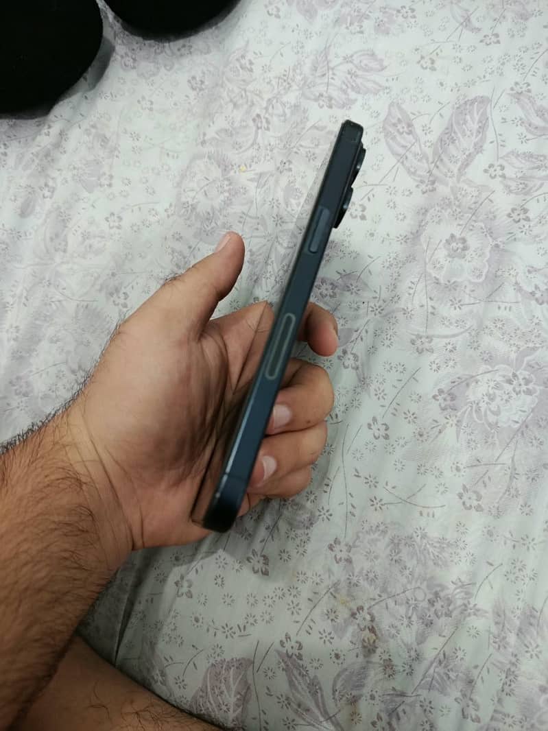 Apple iPhone 15 Pro Max 5