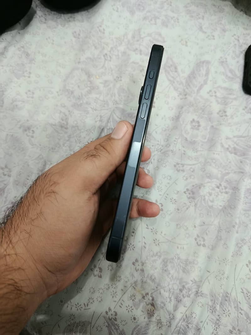 Apple iPhone 15 Pro Max 6