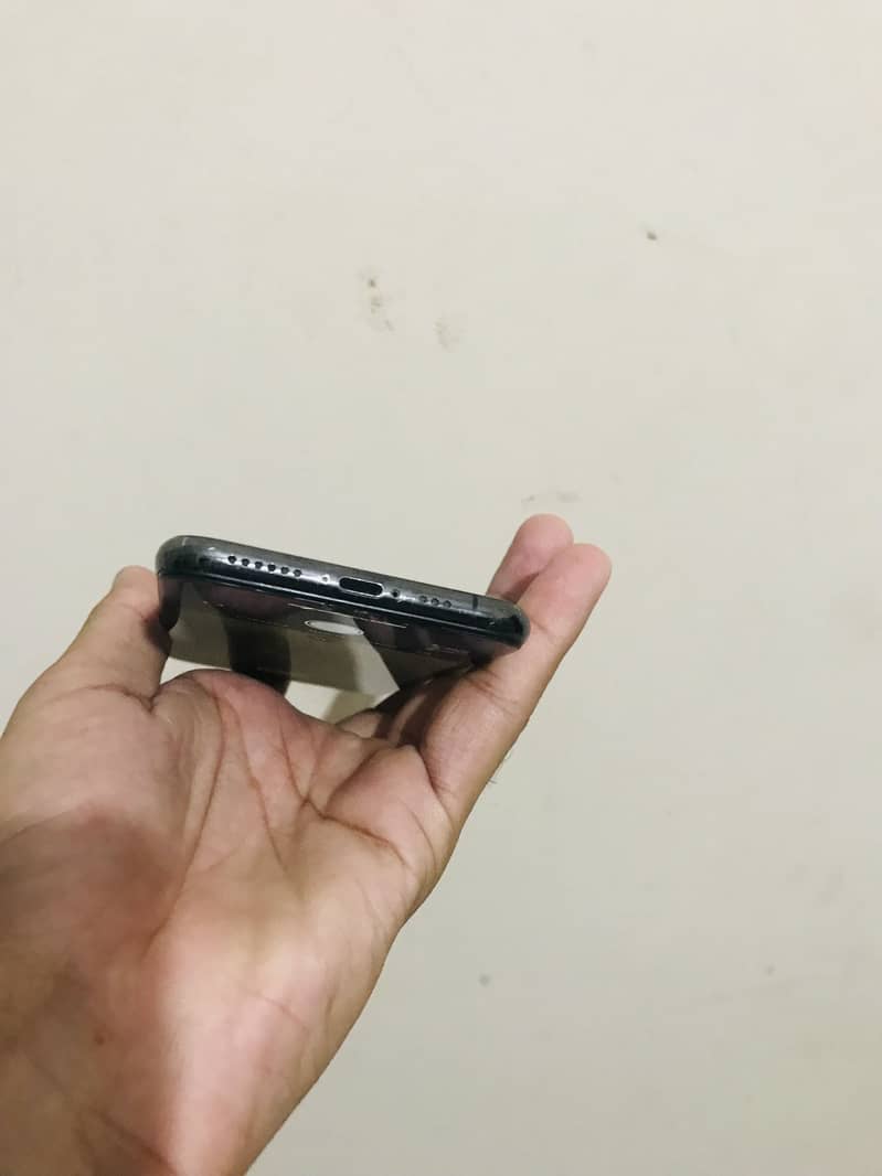Apple iPhone XS 1