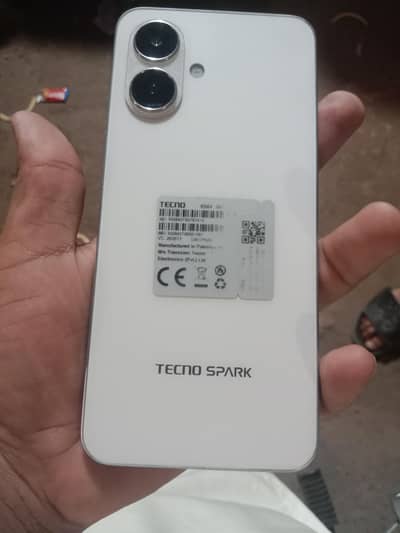 Tecno Spark Go 2 only corner break 4 64 gb with box charger