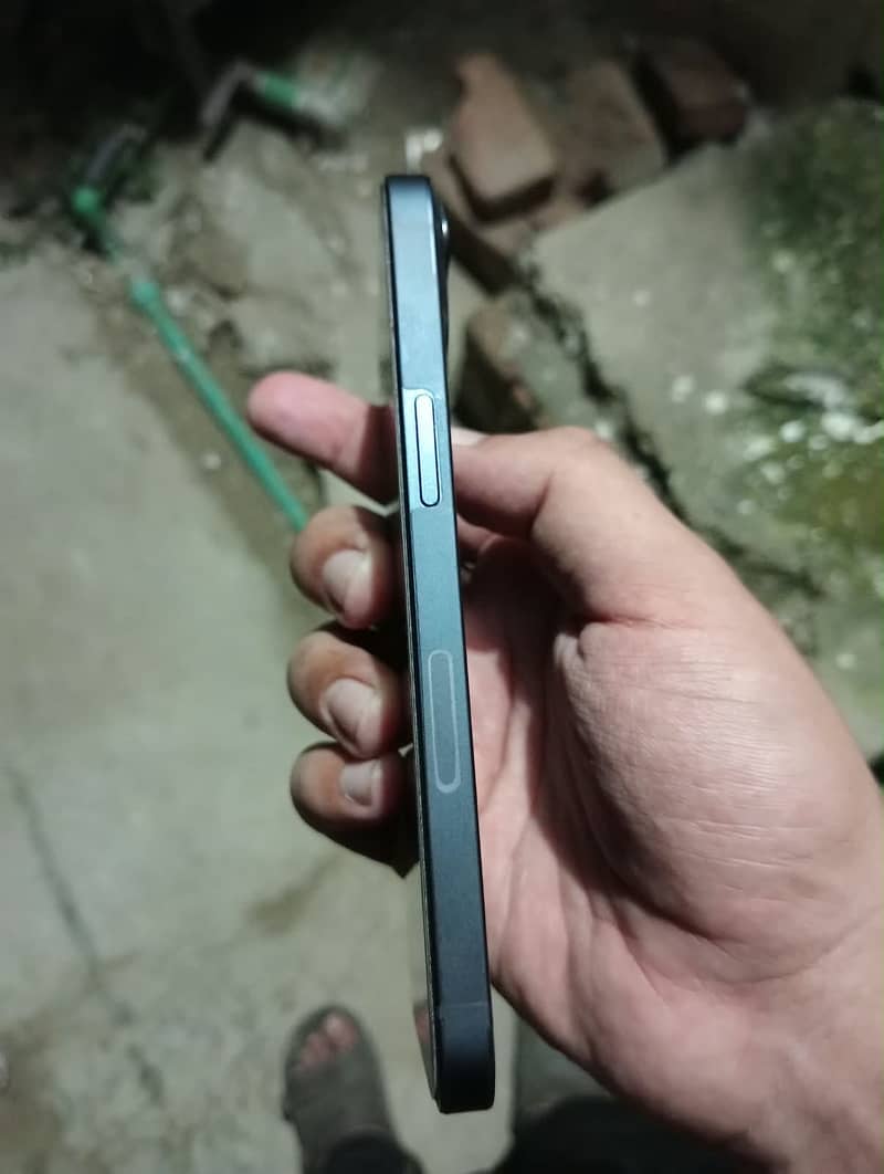 Apple iPhone 13 4