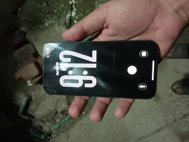 Apple iPhone 13 5