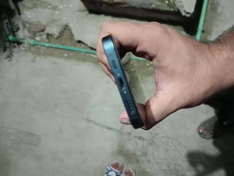 Apple iPhone 13 6
