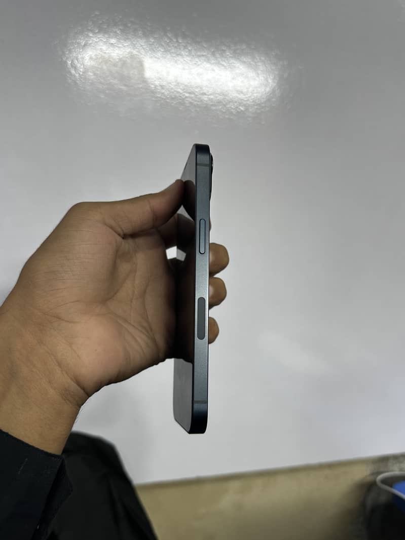 Apple iPhone 13 2