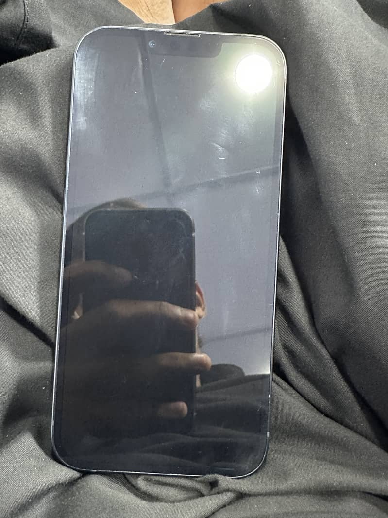 Apple iPhone 13 5