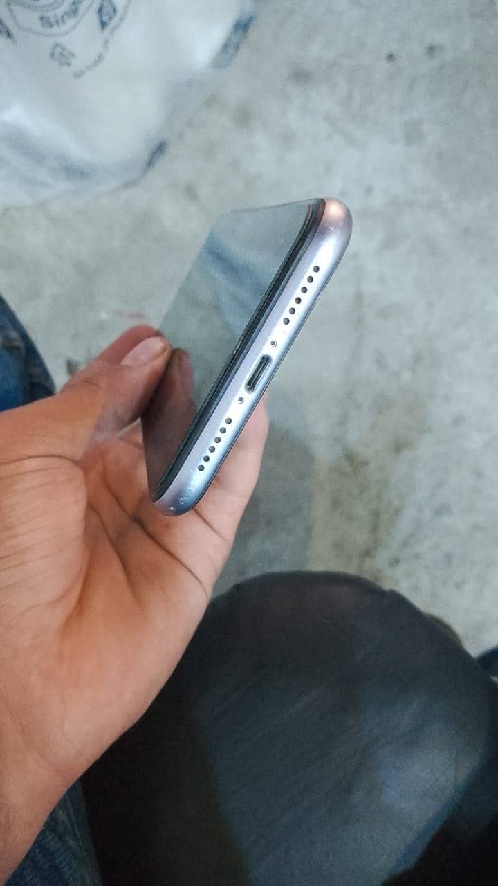 Apple iPhone 11 3