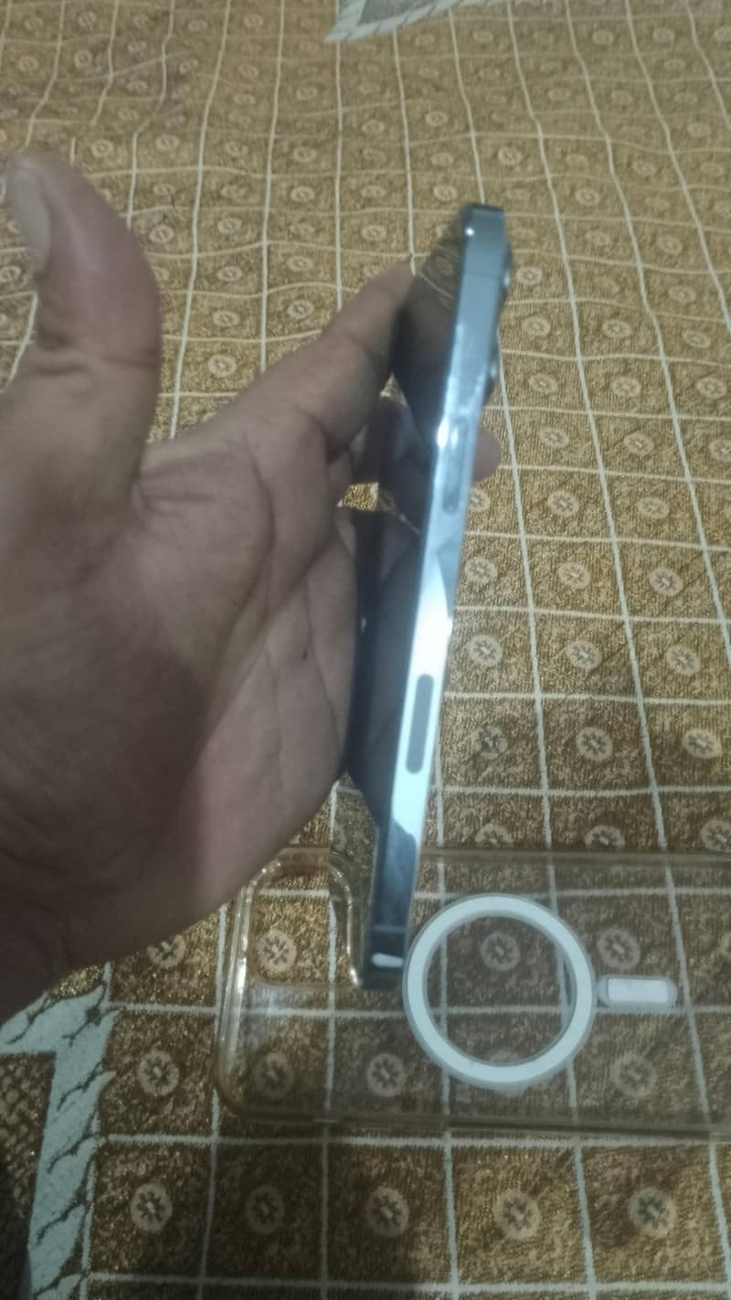 Apple iPhone 13 Pro Max 2