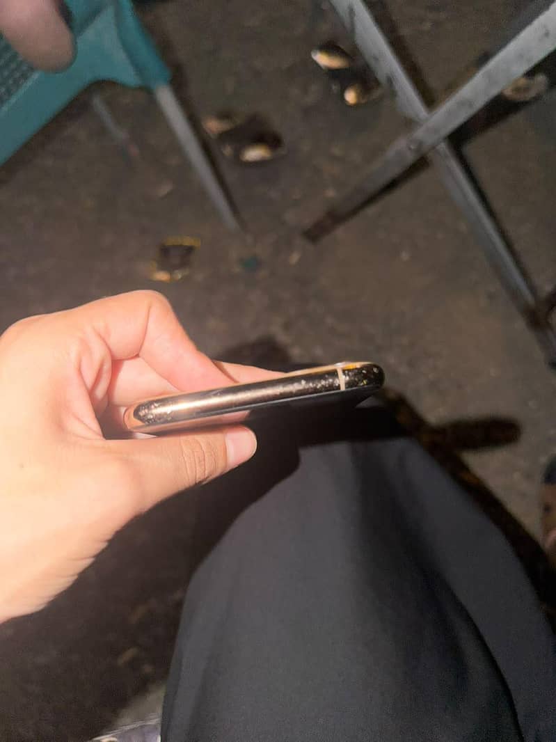 Apple iPhone 11 Pro Max 2