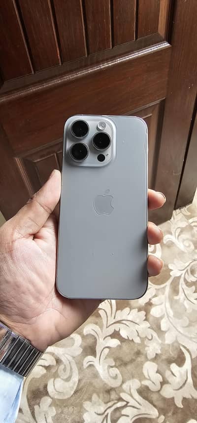 Apple iPhone 15 Pro 256 gb official approved kit