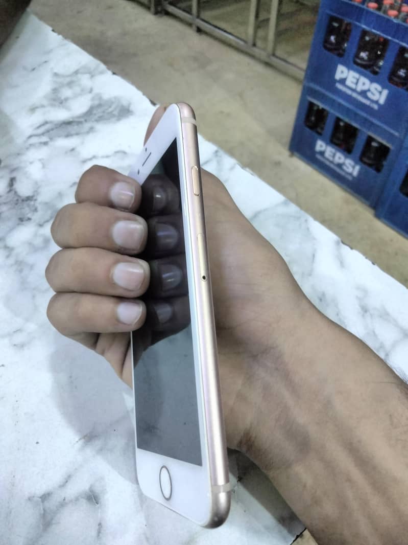 Apple iPhone 8 1