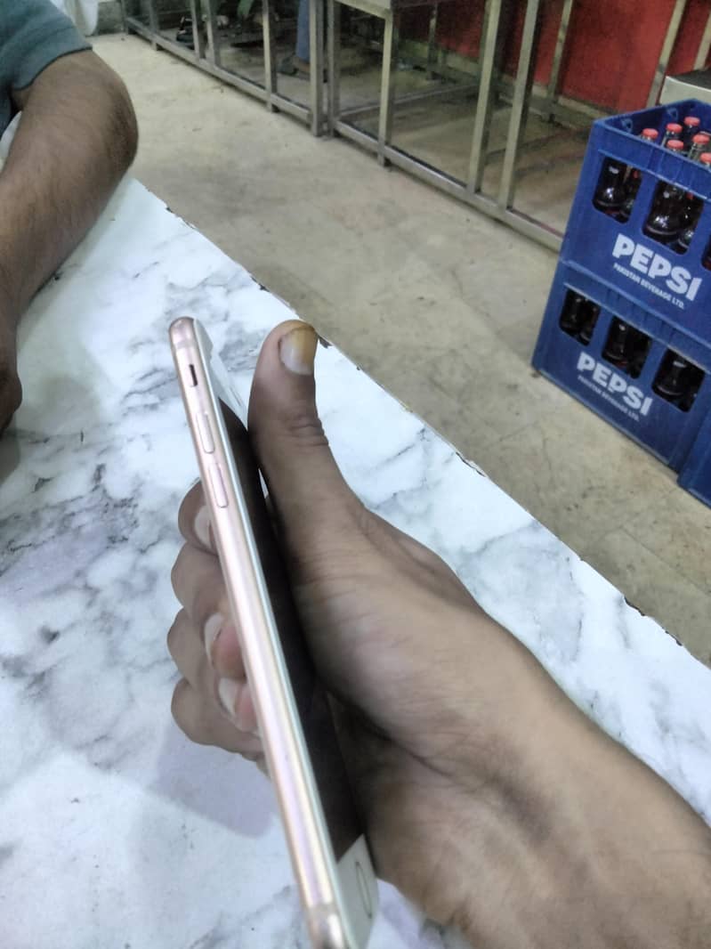 Apple iPhone 8 3
