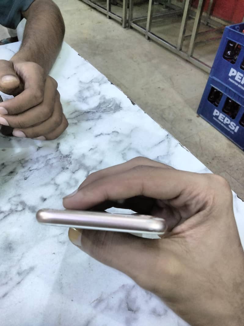 Apple iPhone 8 4