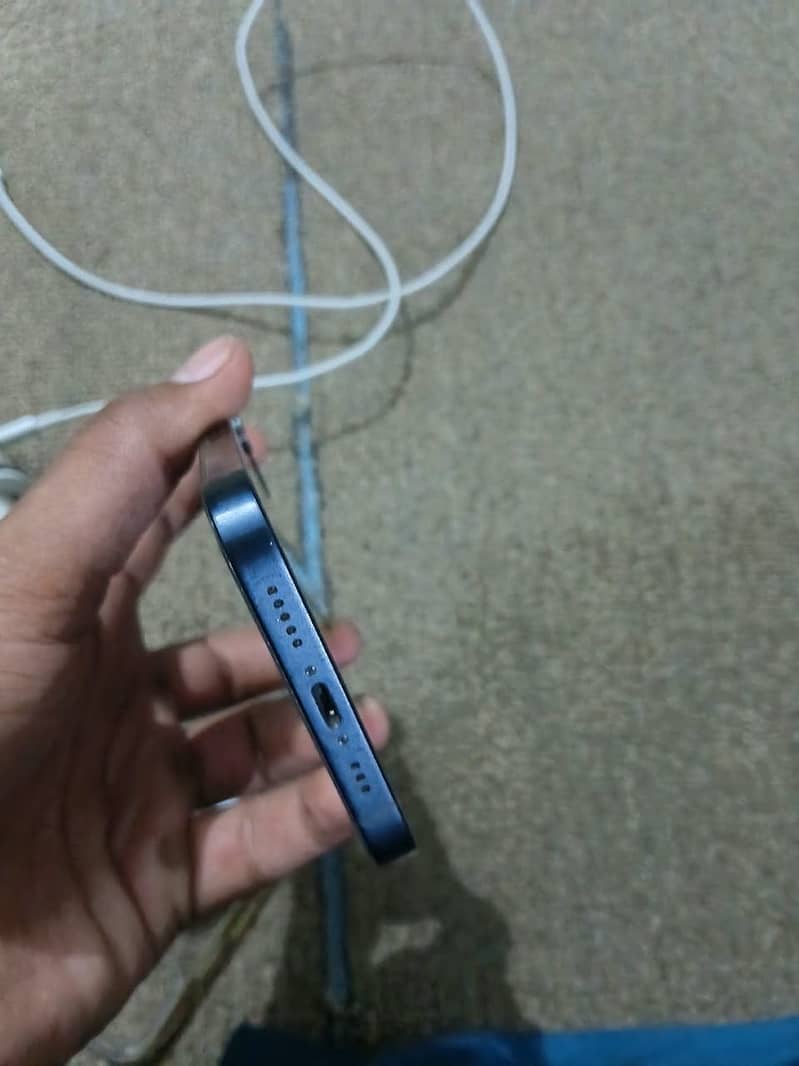 Apple iPhone 12 4