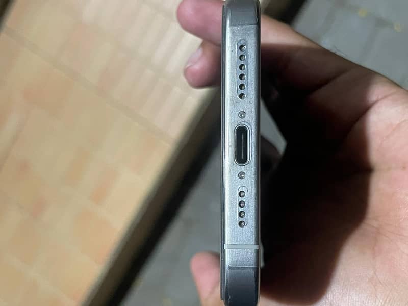 iPhone 15 Pro Max 5