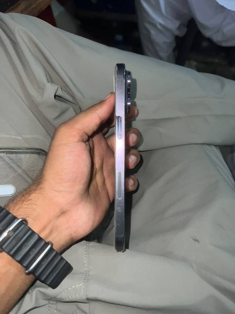 iPhone 14 Pro Max 2