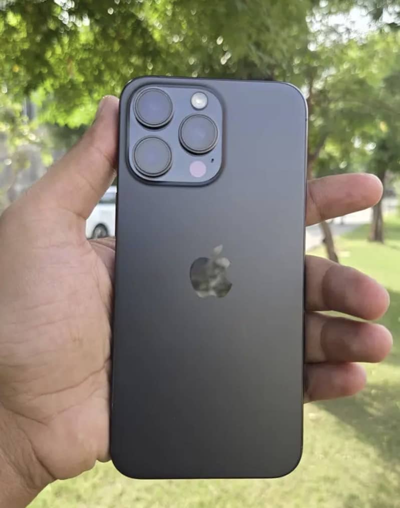 Apple iPhone 15 Pro Max 1