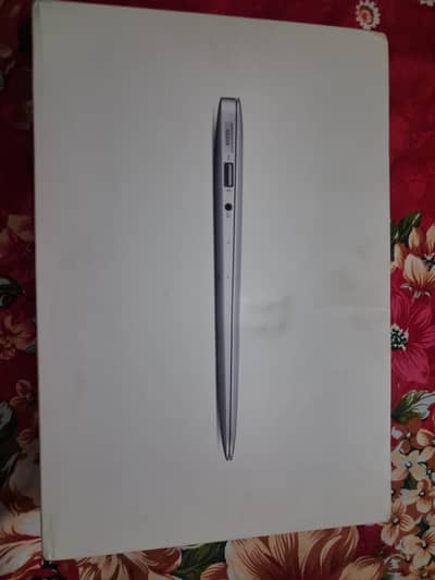 Apple MacBook Air 11-Inch | Intel Core i5 | 4GB RAM | 128GB SSD