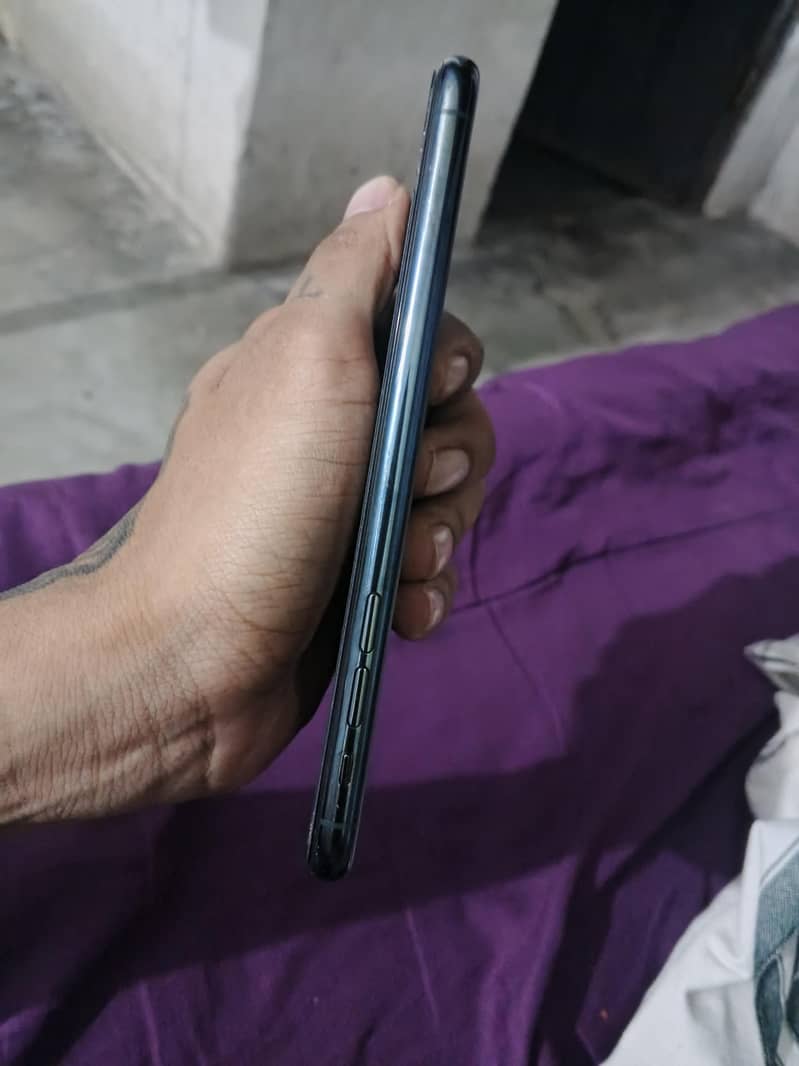 Apple iPhone 11 Pro Max 2