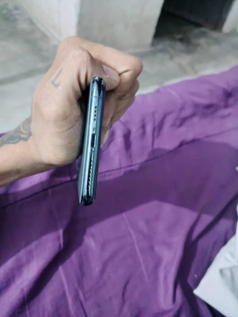 Apple iPhone 11 Pro Max 4