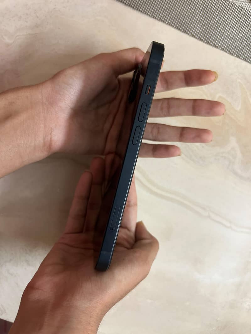 Apple iPhone 13 2