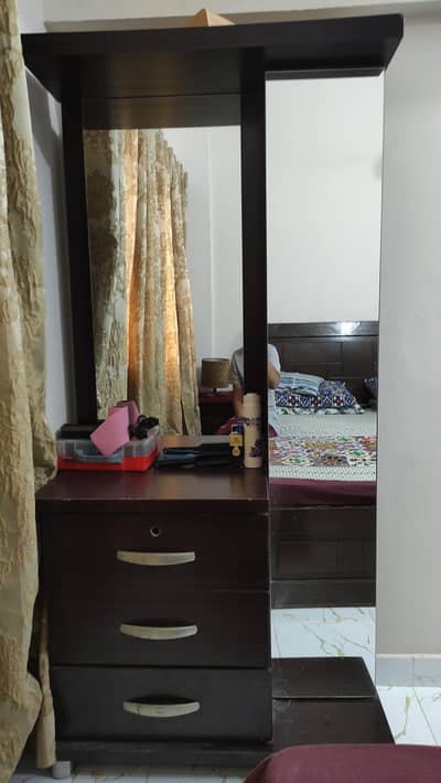 Dressing Table with 2 mirror attached and shelf inside mirror