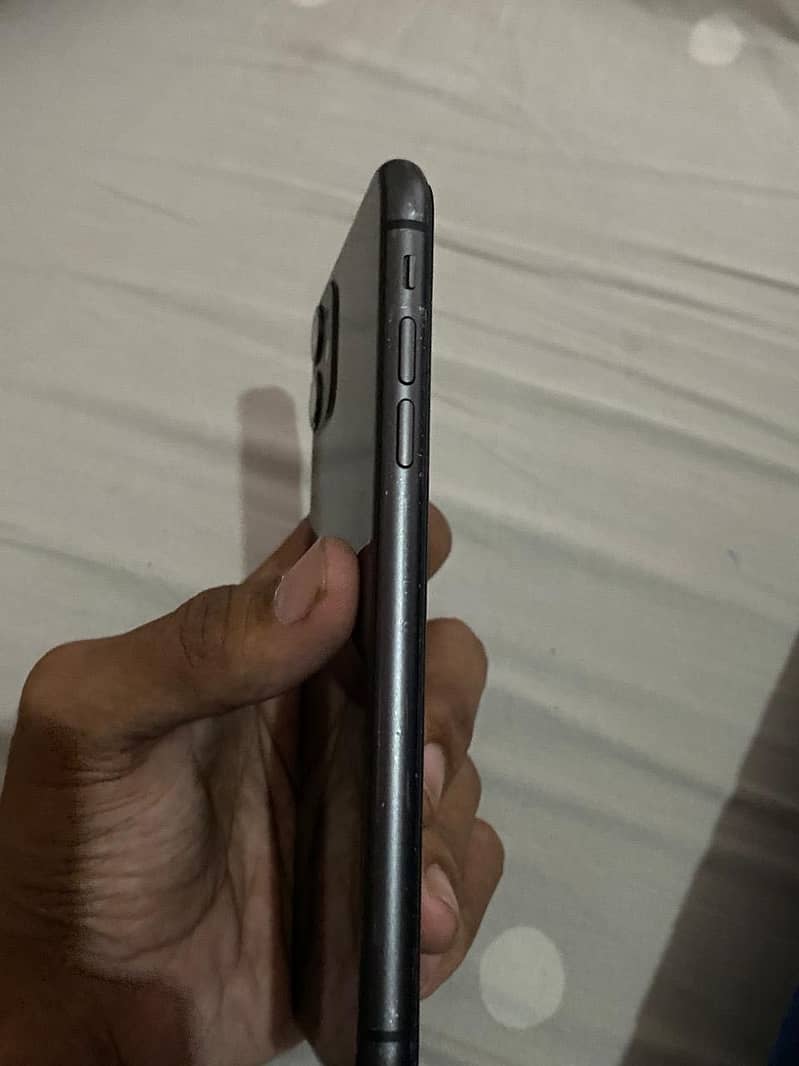 Apple iPhone 11 3