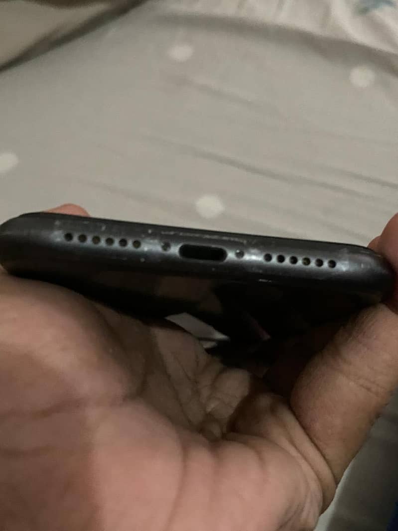 Apple iPhone 11 4