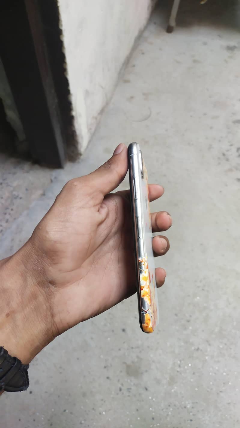 Apple iPhone X 3