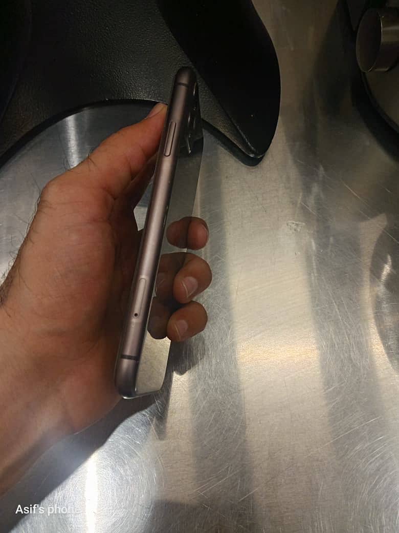 Apple iPhone 11 3