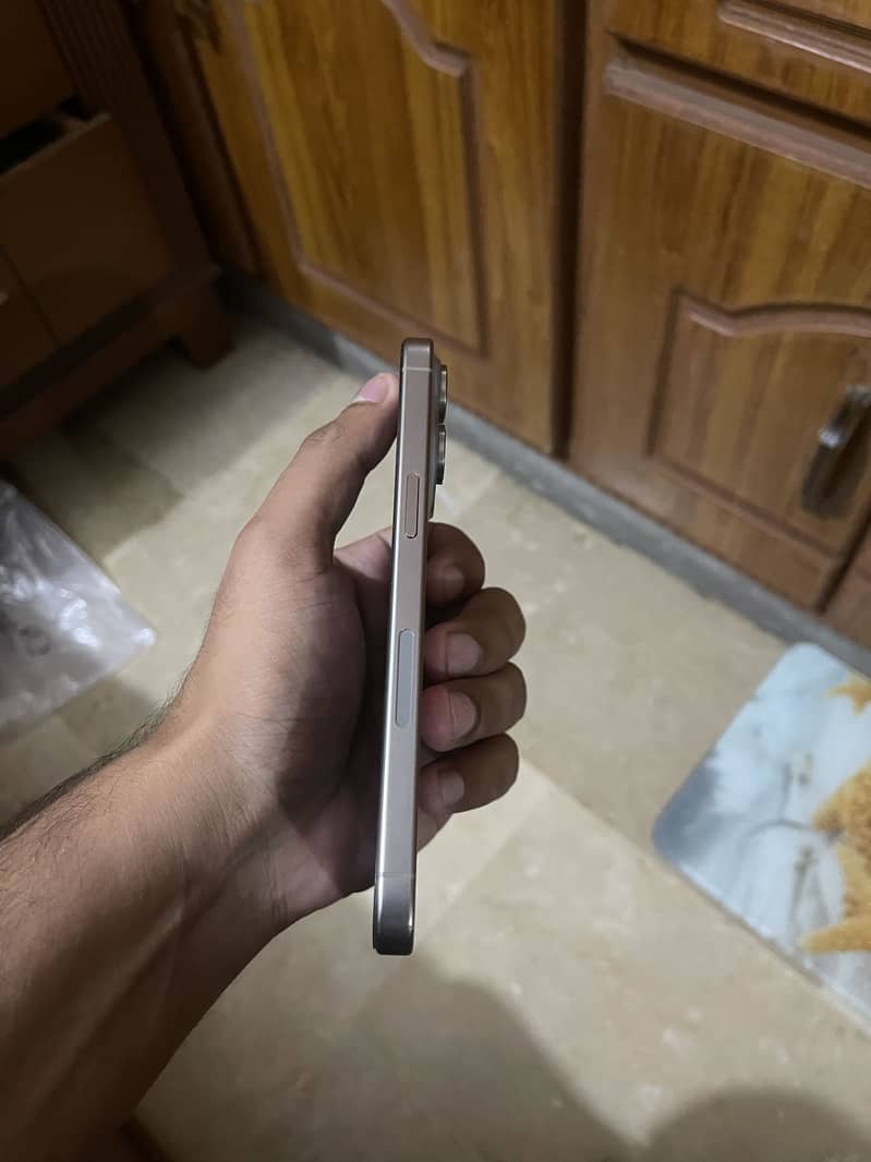 Apple iPhone 15 Pro Max 0