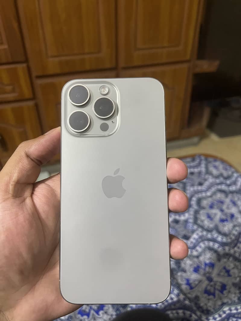 Apple iPhone 15 Pro Max 2