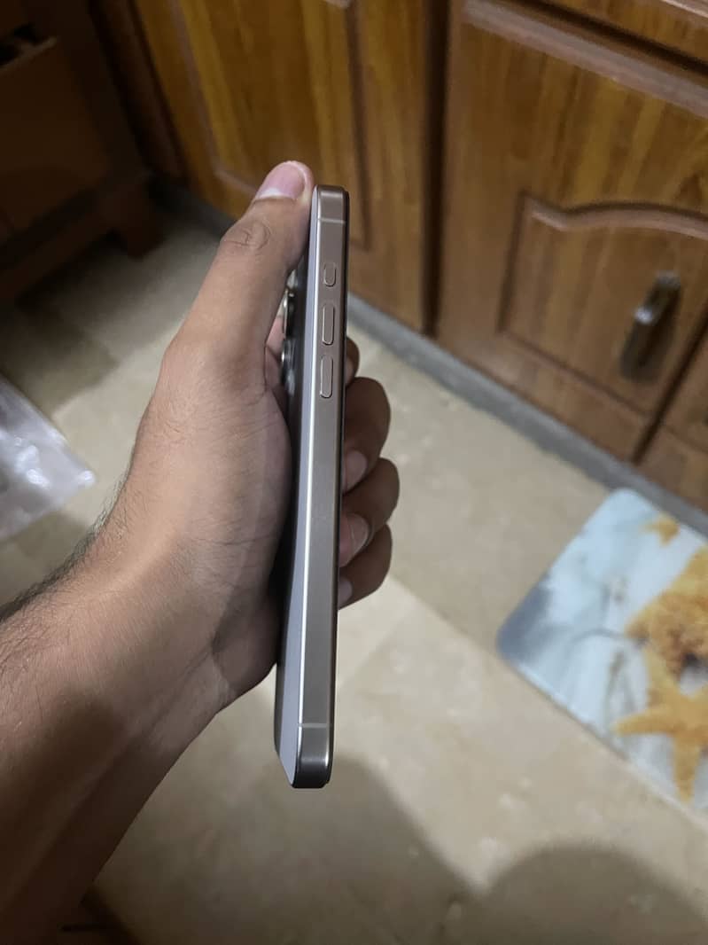 Apple iPhone 15 Pro Max 3