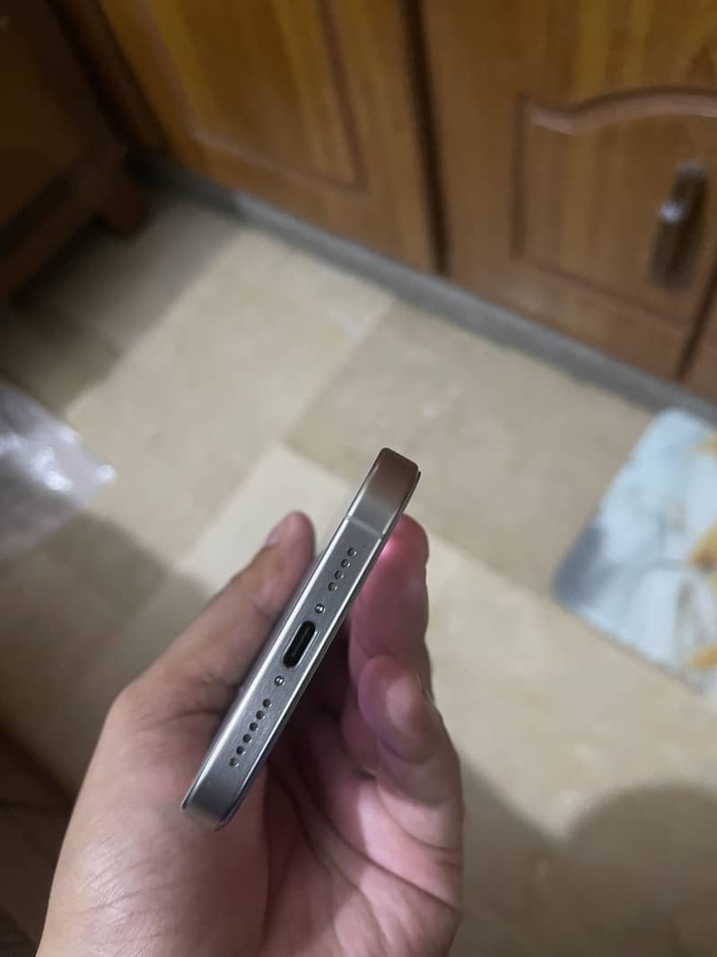 Apple iPhone 15 Pro Max 5